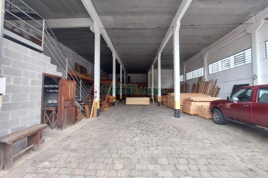 Loja com 350m², no bairro São Cristóvão em Caxias do Sul para Alugar