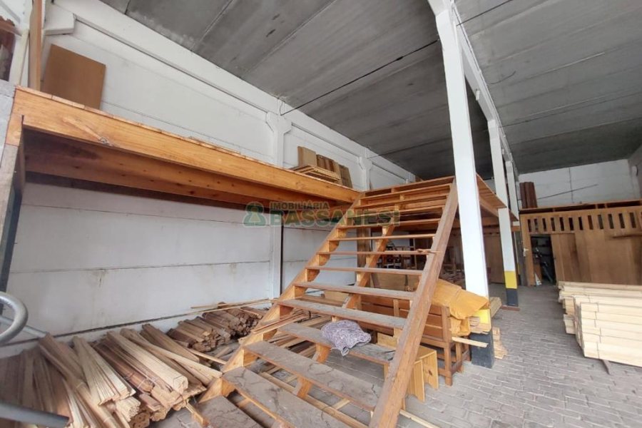 Loja com 350m², no bairro São Cristóvão em Caxias do Sul para Alugar