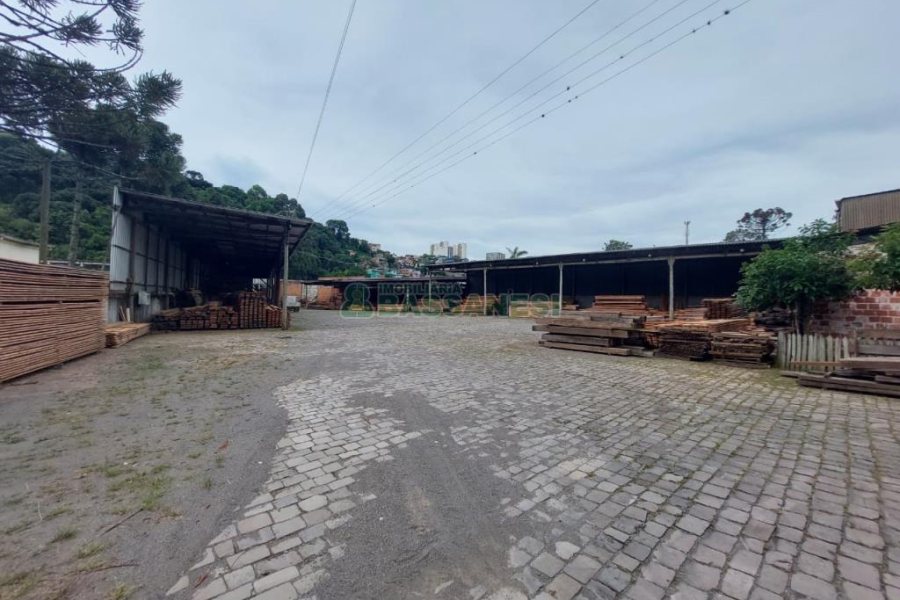 Loja com 350m², no bairro São Cristóvão em Caxias do Sul para Alugar