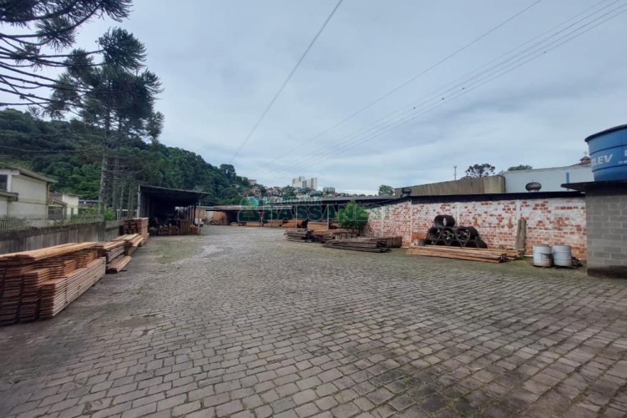 Loja com 350m², no bairro São Cristóvão em Caxias do Sul para Alugar