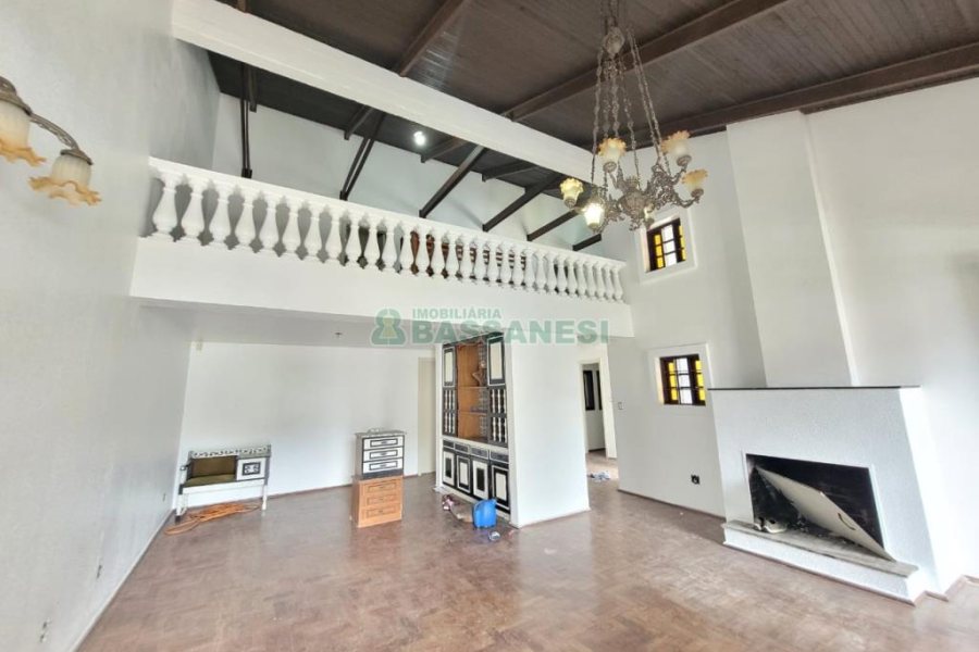 Casa com 360m², 3 dormitórios, 3 vagas, no bairro Marechal Floriano em Caxias do Sul para Alugar