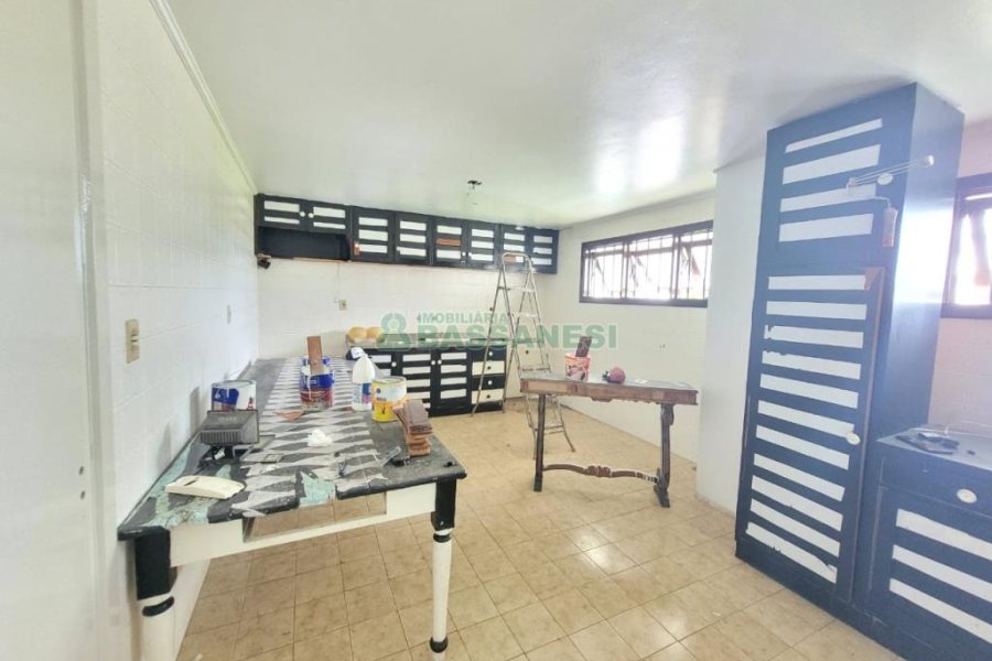 Casa com 360m², 3 dormitórios, 3 vagas, no bairro Marechal Floriano em Caxias do Sul para Alugar