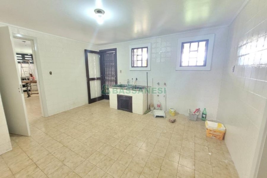 Casa com 360m², 3 dormitórios, 3 vagas, no bairro Marechal Floriano em Caxias do Sul para Alugar