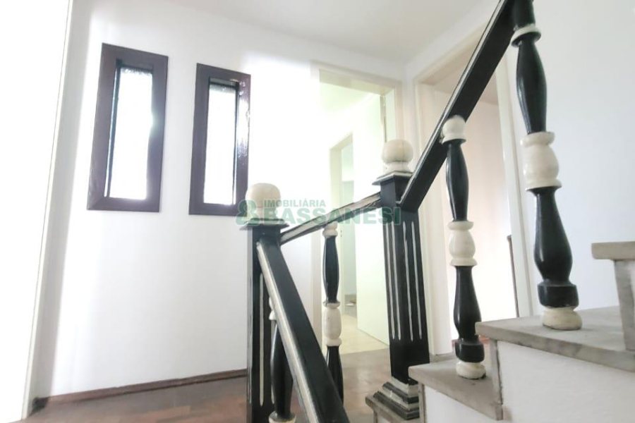 Casa com 360m², 3 dormitórios, 3 vagas, no bairro Marechal Floriano em Caxias do Sul para Alugar