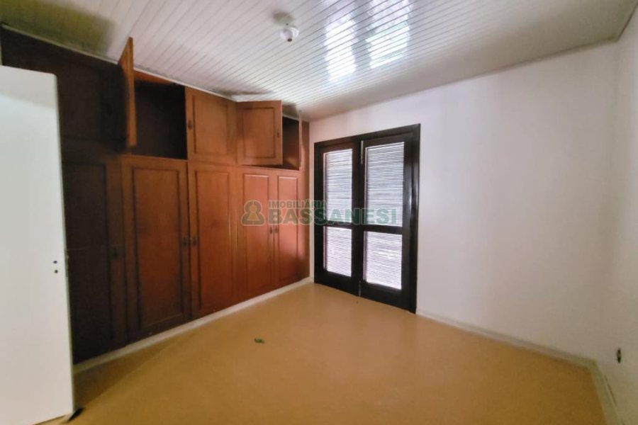 Casa com 360m², 3 dormitórios, 3 vagas, no bairro Marechal Floriano em Caxias do Sul para Alugar