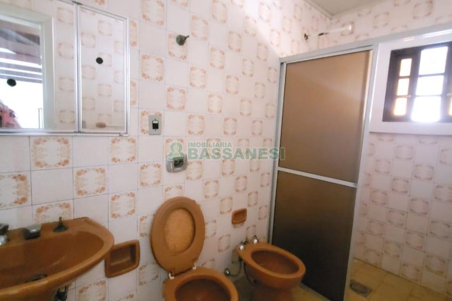 Casa com 360m², 3 dormitórios, 3 vagas, no bairro Marechal Floriano em Caxias do Sul para Alugar