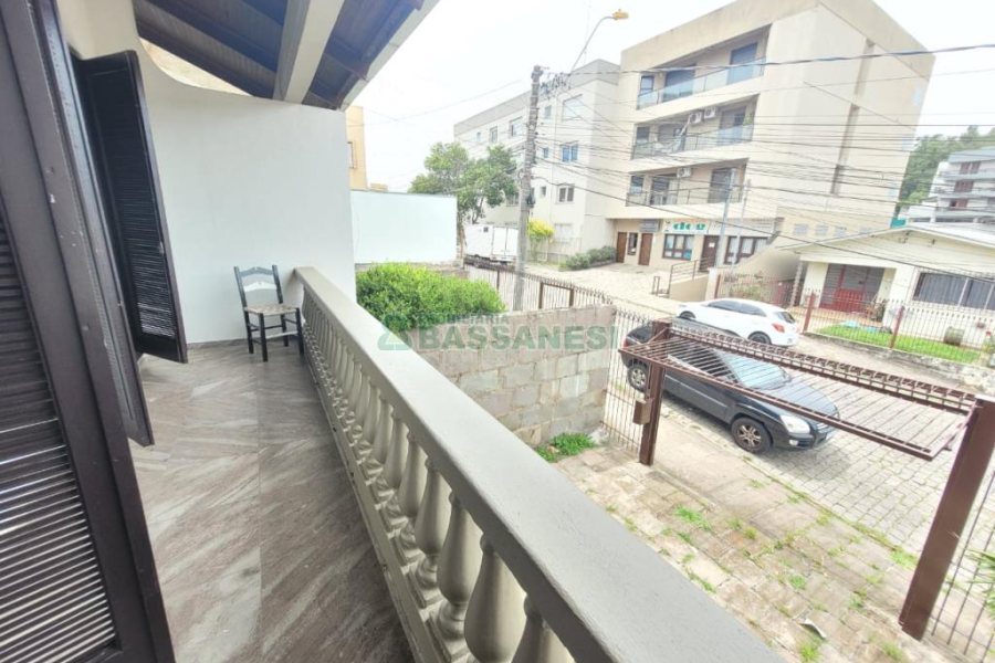 Casa com 360m², 3 dormitórios, 3 vagas, no bairro Marechal Floriano em Caxias do Sul para Alugar