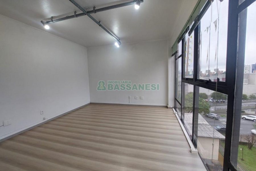 Sala com 24m², no bairro Centro em Caxias do Sul para Alugar