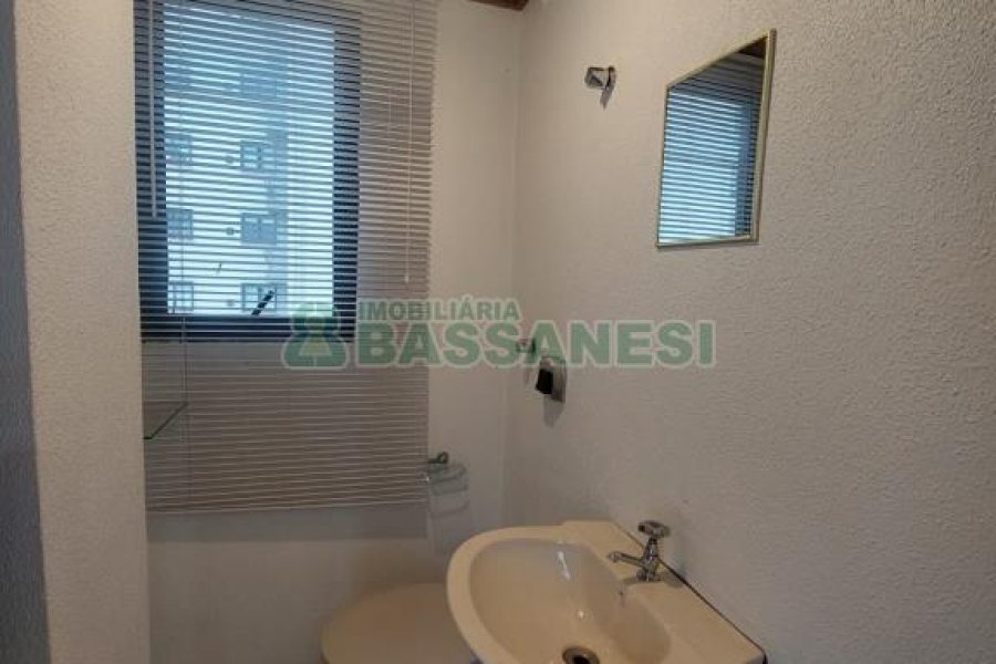 Sala com 24m², no bairro Centro em Caxias do Sul para Alugar