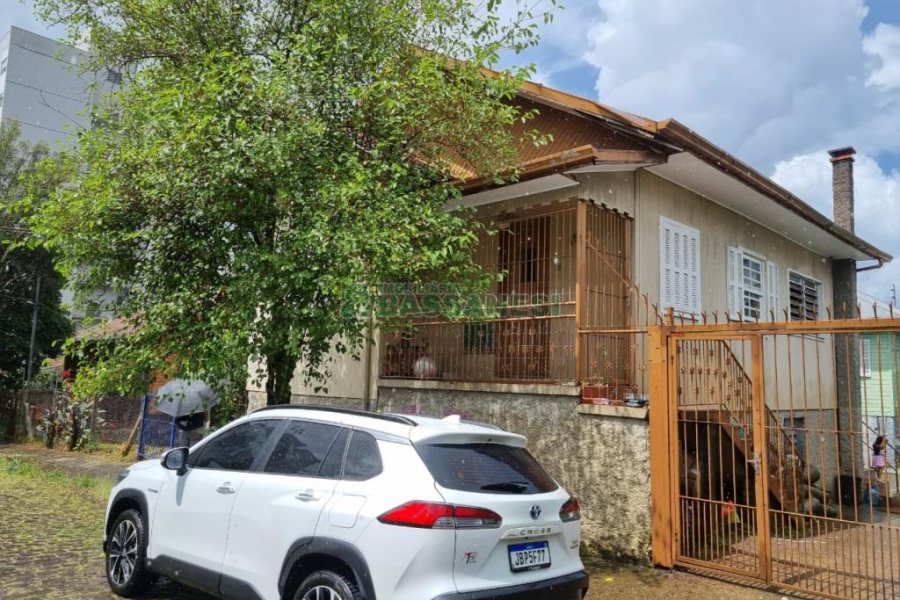 Casa com 200m², 3 dormitórios, no bairro Panazzolo em Caxias do Sul para Comprar