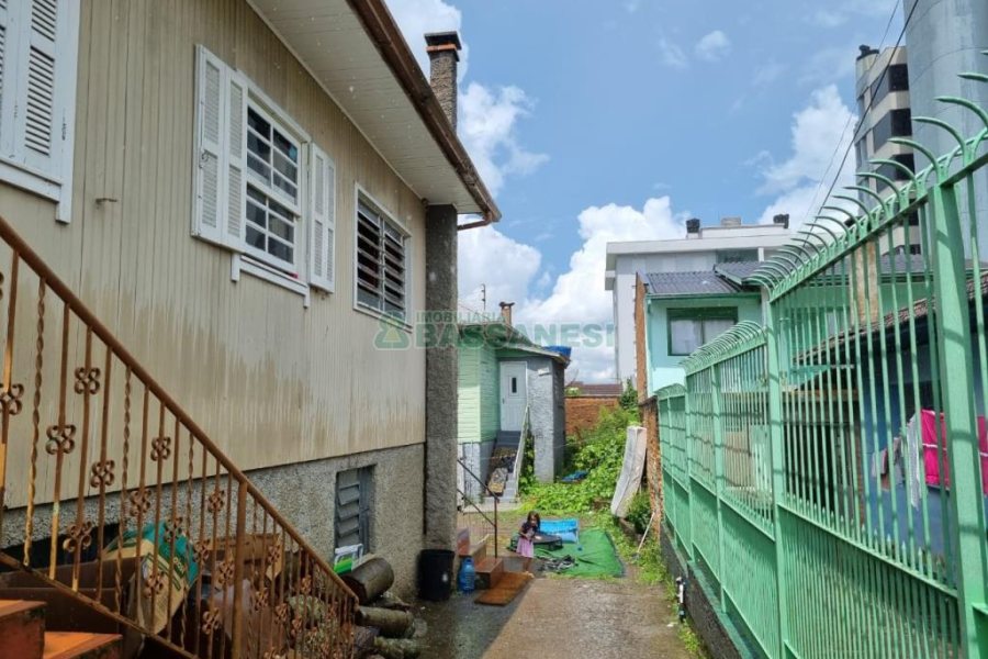 Casa com 200m², 3 dormitórios, no bairro Panazzolo em Caxias do Sul para Comprar