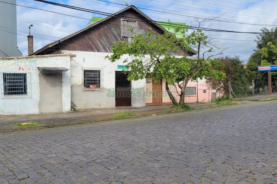 Casa com 424m², 3 dormitórios, no bairro Cruzeiro em Caxias do Sul para Comprar