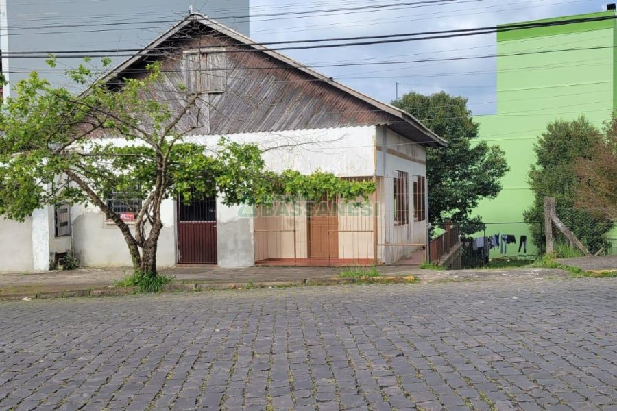 Casa com 424m², 3 dormitórios, no bairro Cruzeiro em Caxias do Sul para Comprar