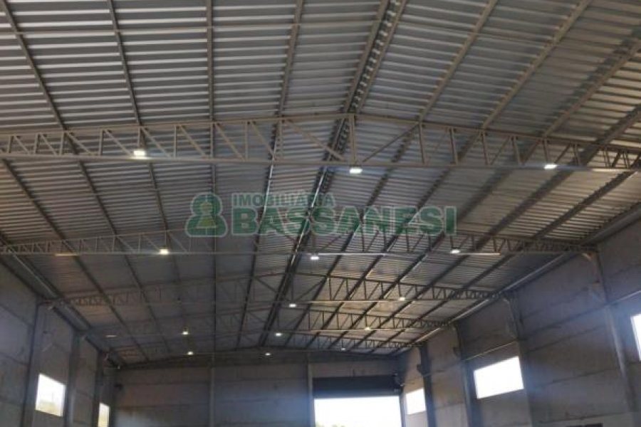 Pavilhão com 830m², no bairro São Gotardo em Flores da Cunha para Alugar