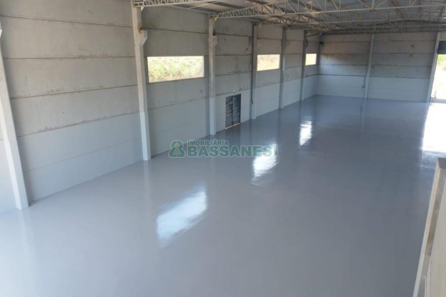 Pavilhão com 830m², no bairro São Gotardo em Flores da Cunha para Alugar