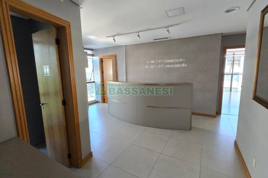 Sala com 72m², 1 vaga, no bairro Centro em Caxias do Sul para Comprar