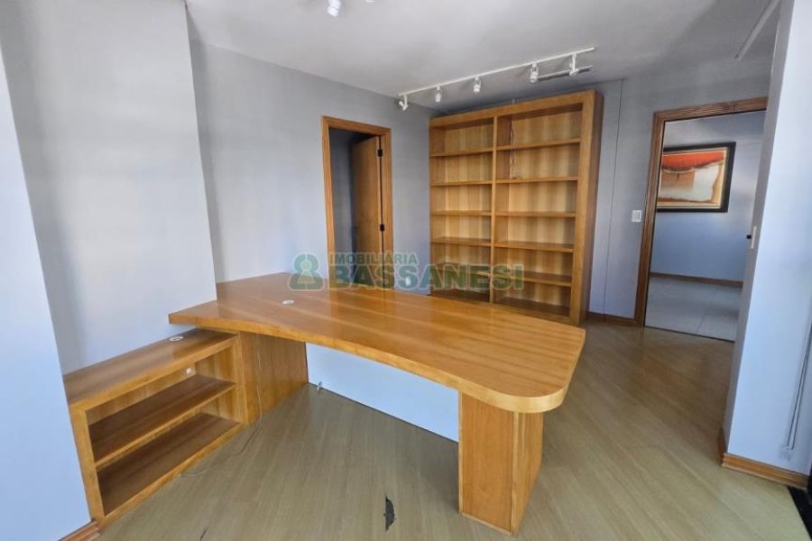 Sala com 72m², 1 vaga, no bairro Centro em Caxias do Sul para Comprar