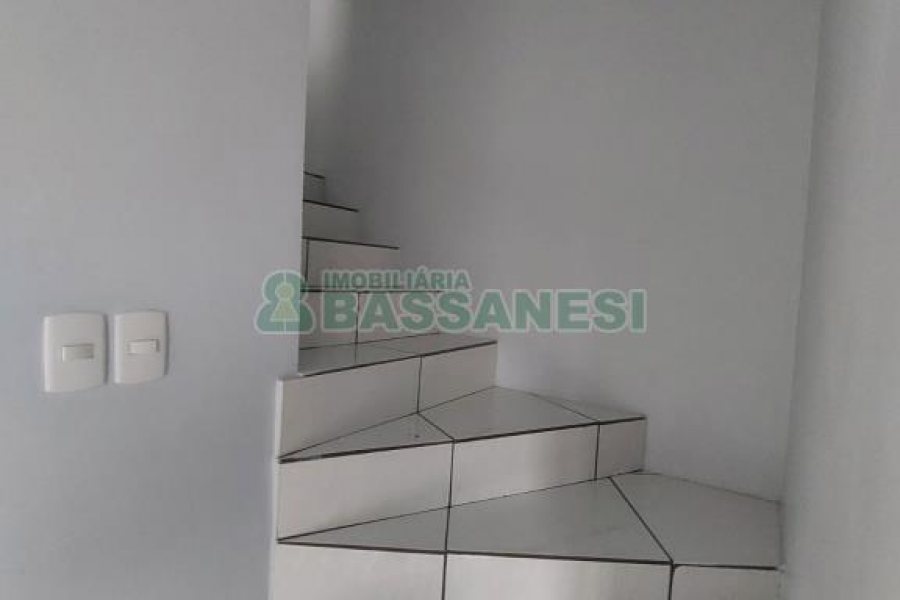 Sobrado com 89m², 2 dormitórios, no bairro São Luiz em Caxias do Sul para Comprar