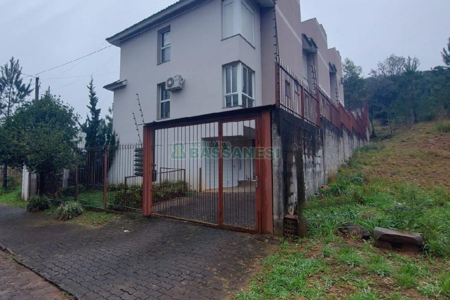 Sobrado com 89m², 2 dormitórios, no bairro São Luiz em Caxias do Sul para Comprar