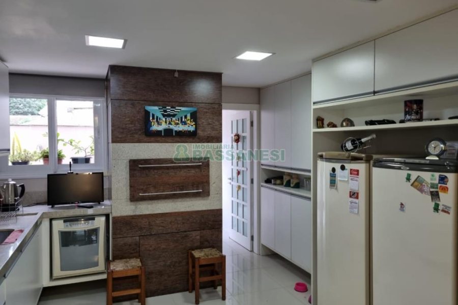 Apartamento com 233m², 3 dormitórios, 2 vagas, no bairro Santa Catarina em Caxias do Sul para Comprar
