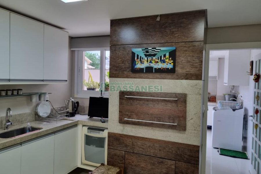 Apartamento com 233m², 3 dormitórios, 2 vagas, no bairro Santa Catarina em Caxias do Sul para Comprar