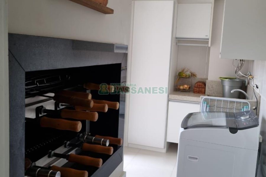 Apartamento com 233m², 3 dormitórios, 2 vagas, no bairro Santa Catarina em Caxias do Sul para Comprar