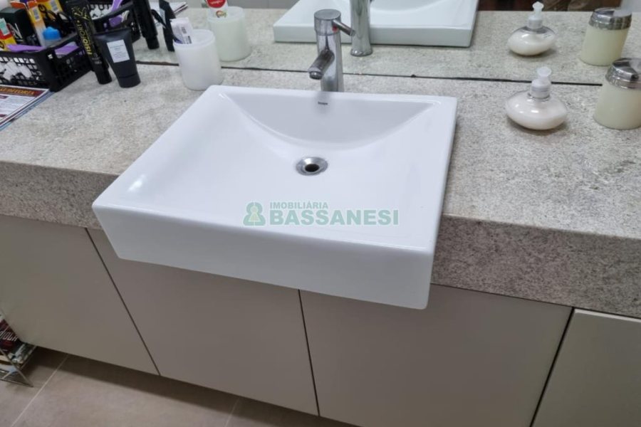 Apartamento com 233m², 3 dormitórios, 2 vagas, no bairro Santa Catarina em Caxias do Sul para Comprar