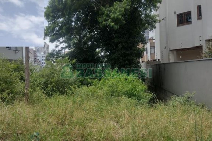Terreno com 341m², no bairro Madureira em Caxias do Sul para Comprar