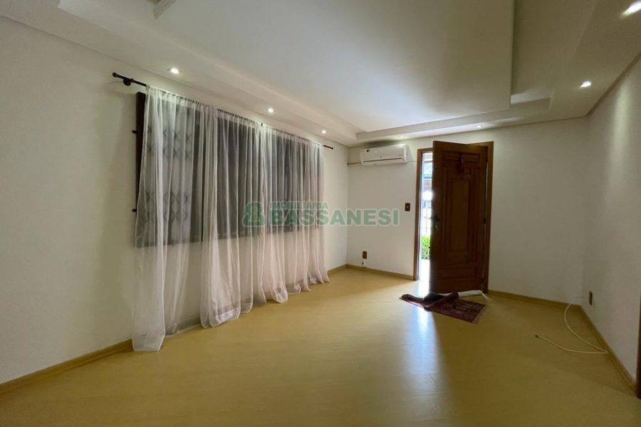 Casa com 260m², 3 dormitórios, 3 vagas, no bairro Interlagos em Caxias do Sul para Alugar