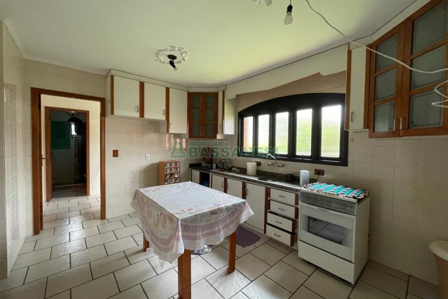 Casa com 260m², 3 dormitórios, 3 vagas, no bairro Interlagos em Caxias do Sul para Alugar