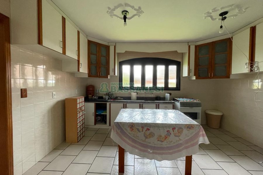 Casa com 260m², 3 dormitórios, 3 vagas, no bairro Interlagos em Caxias do Sul para Alugar