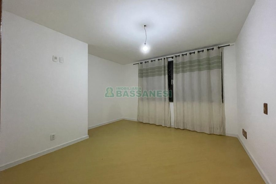 Casa com 260m², 3 dormitórios, 3 vagas, no bairro Interlagos em Caxias do Sul para Alugar