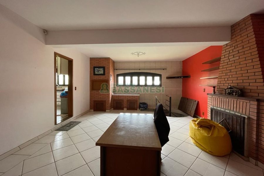 Casa com 260m², 3 dormitórios, 3 vagas, no bairro Interlagos em Caxias do Sul para Alugar