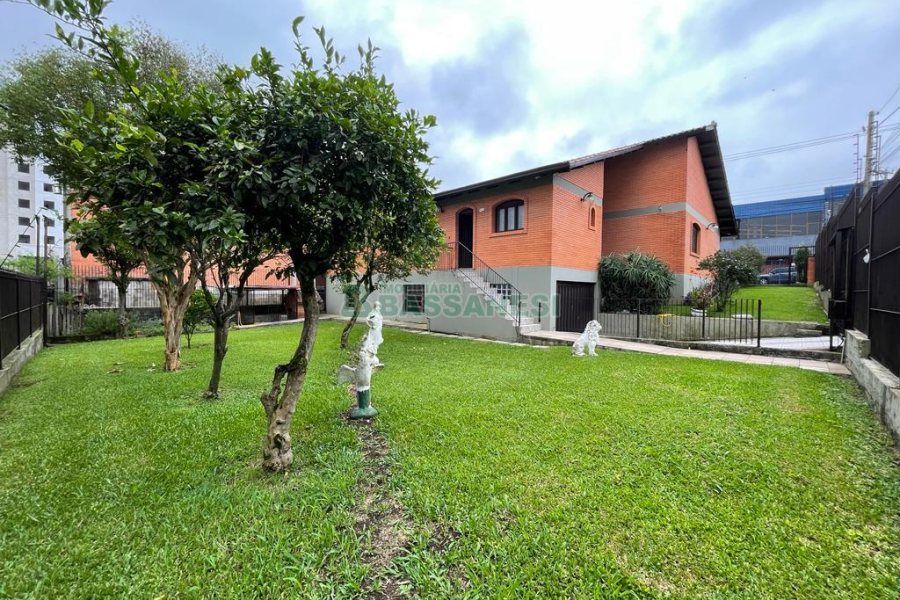 Casa com 260m², 3 dormitórios, 3 vagas, no bairro Interlagos em Caxias do Sul para Alugar