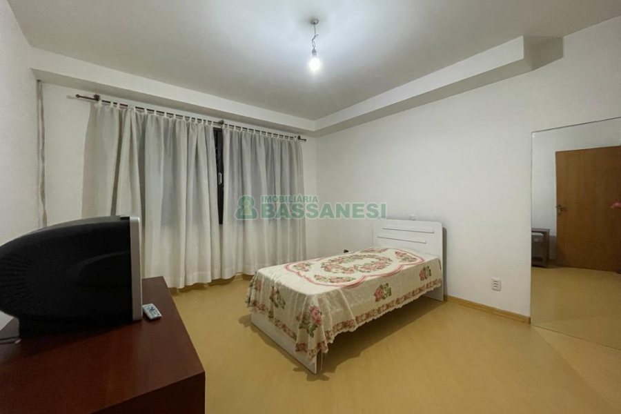 Casa com 260m², 3 dormitórios, 3 vagas, no bairro Interlagos em Caxias do Sul para Alugar