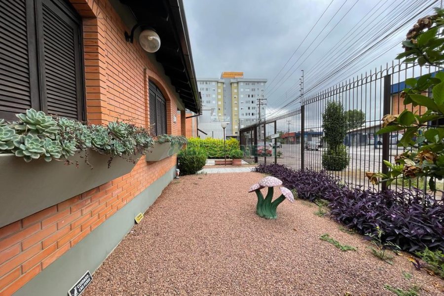 Casa com 260m², 3 dormitórios, 3 vagas, no bairro Interlagos em Caxias do Sul para Alugar