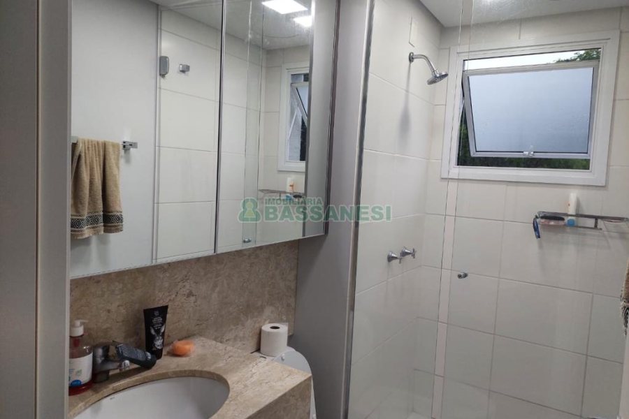 Apartamento com 63m², 2 dormitórios, 1 vaga, no bairro Petrópolis em Caxias do Sul para Comprar