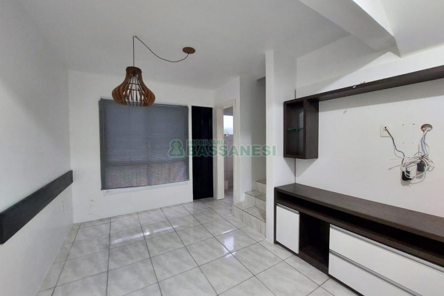 Sobrado com 92m², 2 dormitórios, 1 vaga, no bairro São Luiz em Caxias do Sul para Comprar