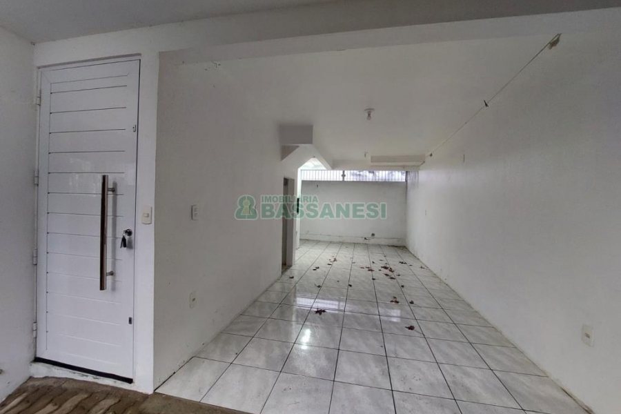 Sobrado com 92m², 2 dormitórios, 1 vaga, no bairro São Luiz em Caxias do Sul para Comprar