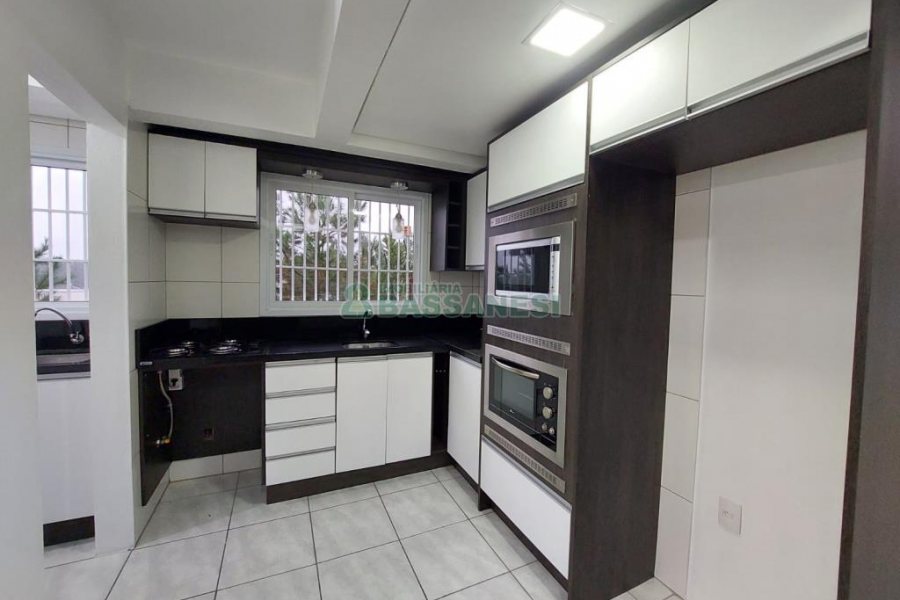 Sobrado com 92m², 2 dormitórios, 1 vaga, no bairro São Luiz em Caxias do Sul para Comprar