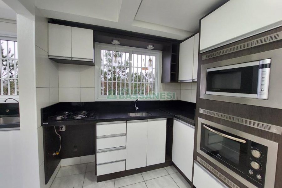 Sobrado com 92m², 2 dormitórios, 1 vaga, no bairro São Luiz em Caxias do Sul para Comprar