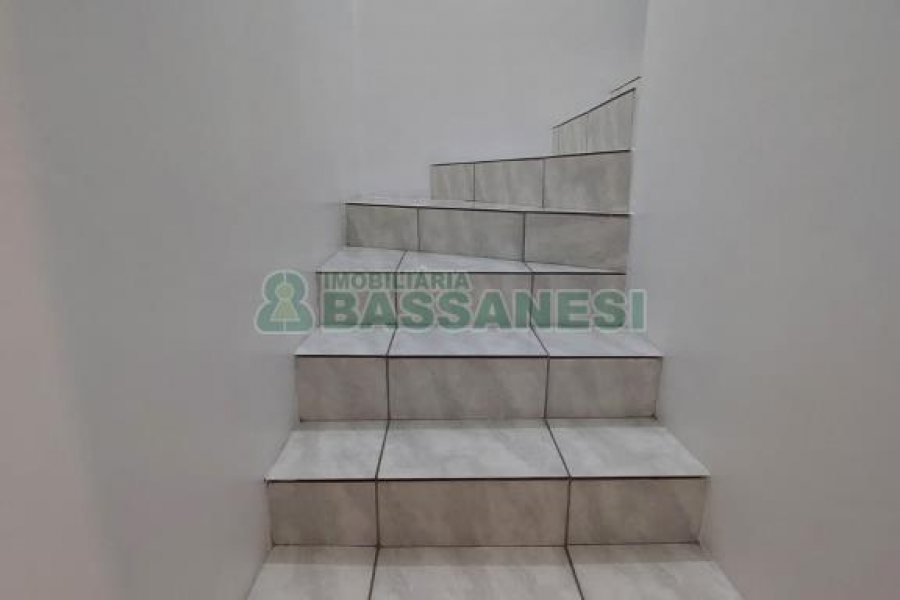 Sobrado com 92m², 2 dormitórios, 1 vaga, no bairro São Luiz em Caxias do Sul para Comprar