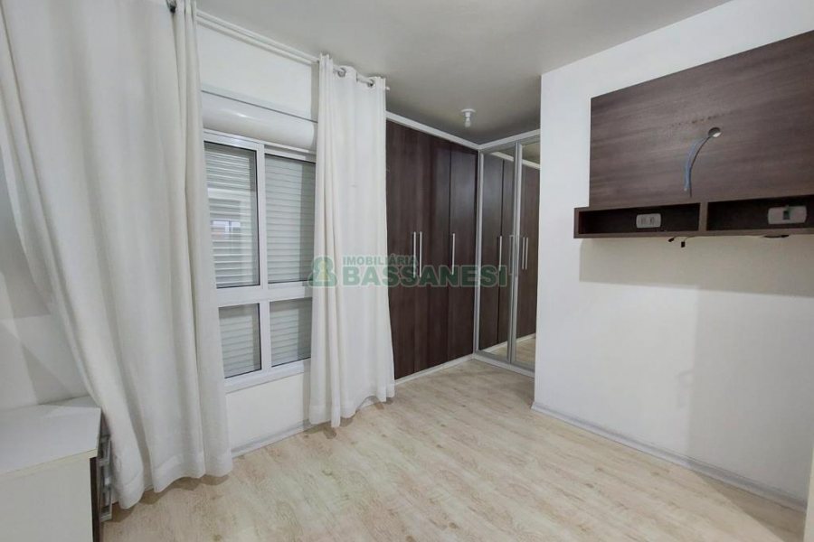 Sobrado com 92m², 2 dormitórios, 1 vaga, no bairro São Luiz em Caxias do Sul para Comprar