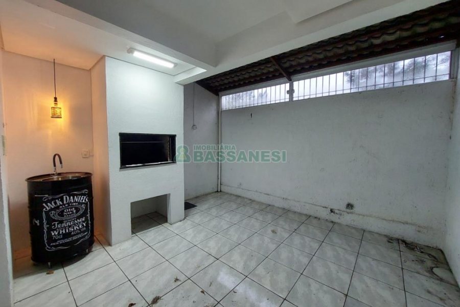 Sobrado com 92m², 2 dormitórios, 1 vaga, no bairro São Luiz em Caxias do Sul para Comprar