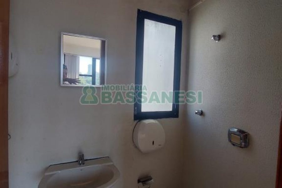 Sala com 30m², no bairro Centro em Caxias do Sul para Alugar