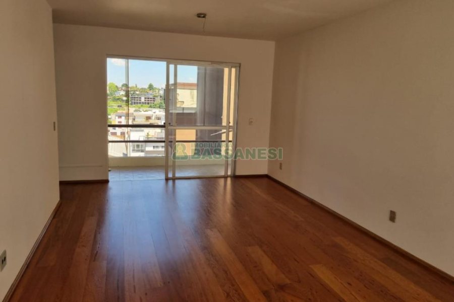 Apartamento com 115m², 3 dormitórios, 1 vaga, no bairro Medianeira em Caxias do Sul para Comprar