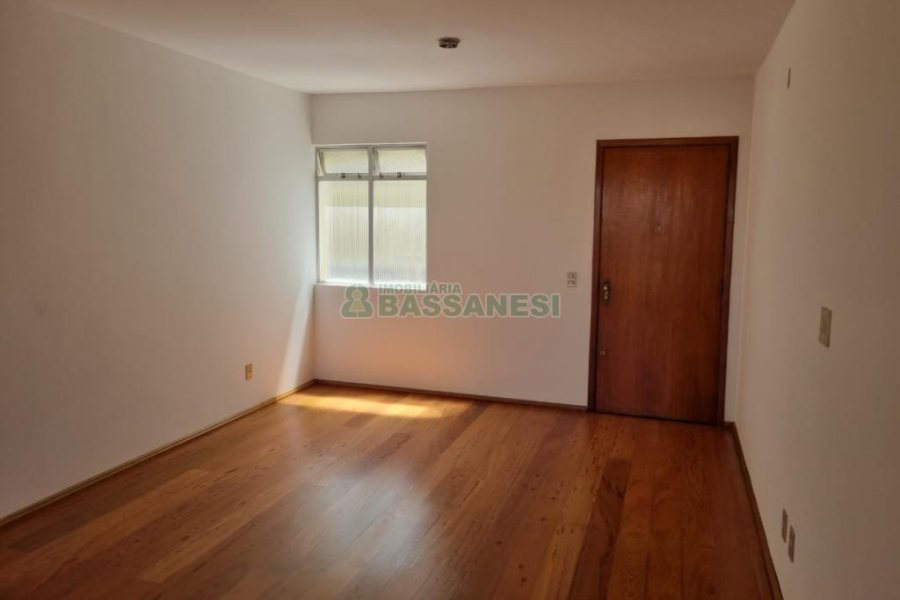 Apartamento com 115m², 3 dormitórios, 1 vaga, no bairro Medianeira em Caxias do Sul para Comprar