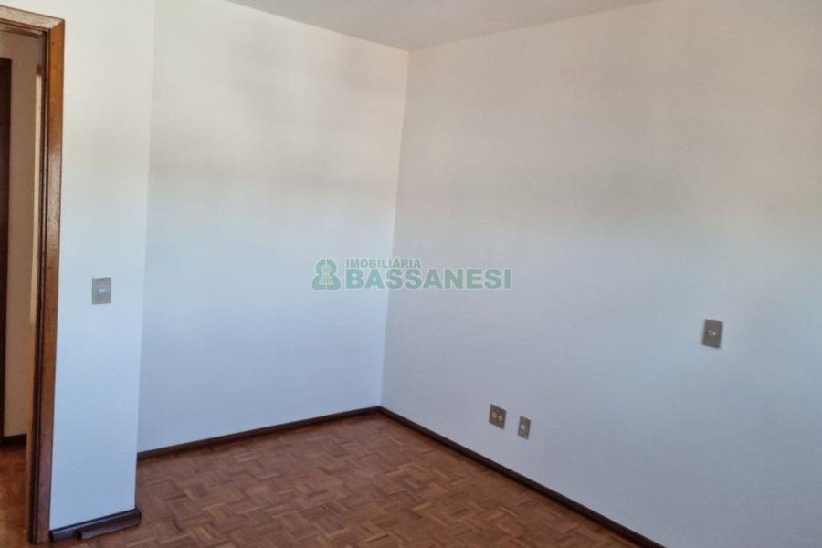 Apartamento com 115m², 3 dormitórios, 1 vaga, no bairro Medianeira em Caxias do Sul para Comprar