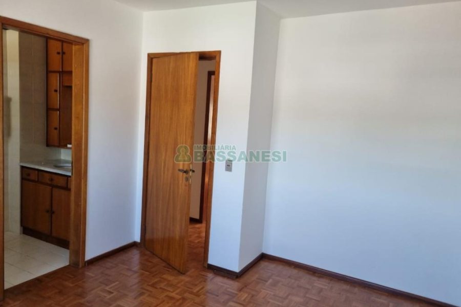 Apartamento com 115m², 3 dormitórios, 1 vaga, no bairro Medianeira em Caxias do Sul para Comprar