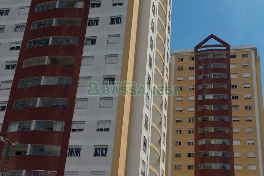 Apto Mobiliado com 95m², 3 dormitórios, 2 vagas, no bairro Rio Branco em Caxias do Sul para Comprar